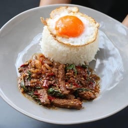 ข้าวกะเพราเนื้อไข่เป็ดดาว (Ribeye Aus.)