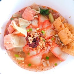 บะหมี่เกี๋ยวหมูแดงต้มยำ (น้ำ)