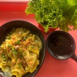 เกี๊ยวหมูนุ่ม ห่อผักสลัด ราดซอส3รส ชุดใหญ่ไฟกระพริบ