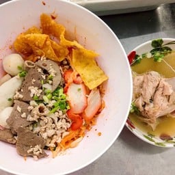 ก้วยเตี๋ยวหมูต้มยำ (แห้ง)