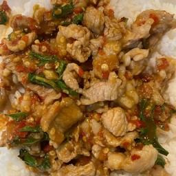 กระเพาหมูชิ้น