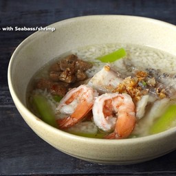 ข้าวต้มรวมมิตรปลากะพง หรือ กุ้ง