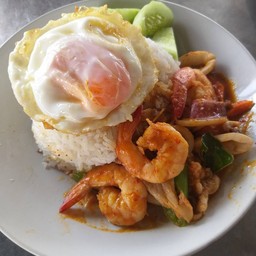 ข้าวราดต้มยำแห้งทะเล