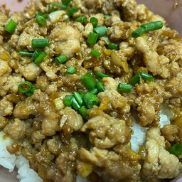 หมูสับผัดกระเทียม