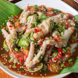 เกาเหลาตีนไก่โรยเม็ดกระถิน