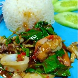 กะเพราทะเลราดข้าว