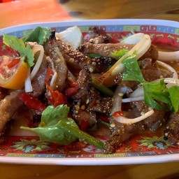 ยำคอหมูย่าง