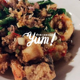 ยำทะเลกรอบ