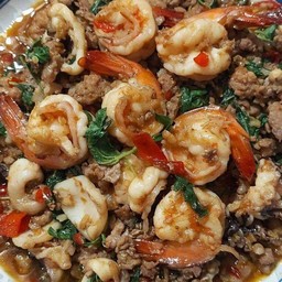 ผัดกระเพรากุ้งหมูสับราดข้าว+น้ำซุป