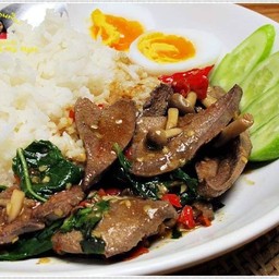 ผัดกระเพราตับหมูราดข้าว+น้ำซุป