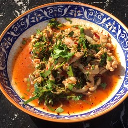 ยำไก่น้ำพริกเผา