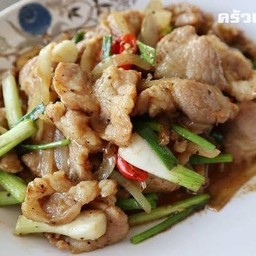ผัดผักน้ำมันหอย หมู-ไก่