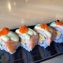 แซลมอนโรลไข่กุ้ง