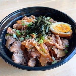 ข้าวหน้าหมูผัดซอสยากินิคุ