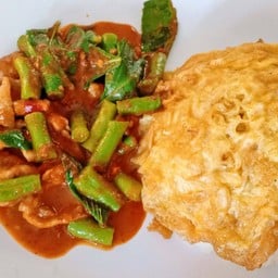 ข้าวราดพริกแกงไก่