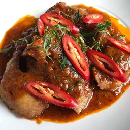 ปลาช่อนผัดพริกแกง