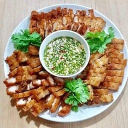 สามชั้นทอดน้ำปลา