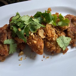 ไก่ทอด+หอมเจียวกระเทียม