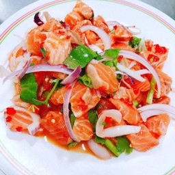 ยำปลาแซลมอน