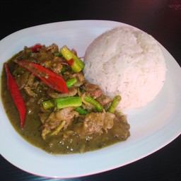 ผัดเขียวหวานราดข้าว