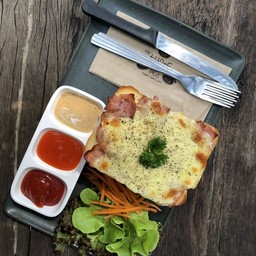 ปังเบคอนชีสโทส