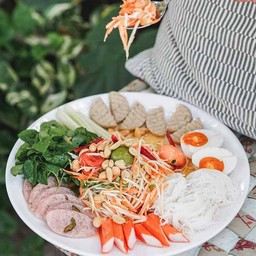 ส้มตำถาด