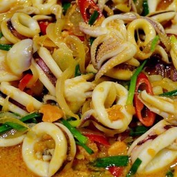 หมึกผัดไข่เค็ม