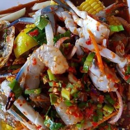 ยำปูม้าสด กุ้งสด ใส่ข้าวโพด