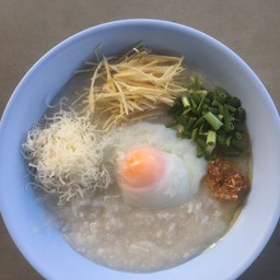 โจ๊กหมูเด้ง+เครื่องใน พิเศษใส่ไข่ลวก