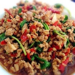 ผัดกะเพราราดข้าว