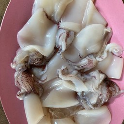 ปลาหมึกสด จานละ