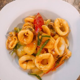 ปลาหมึกผัดไข่เค็ม