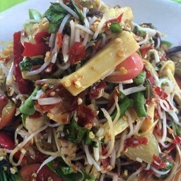 ตำป่า หน่อไม้ มะกอ ขนมจีน หอยเชอรี่