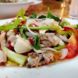 ยำไส้ตัน