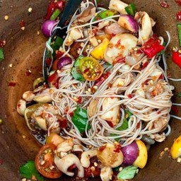 ตำขนมจีนปลาหมึก