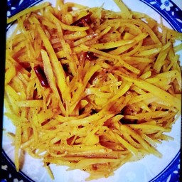 酸辣土豆丝 ผัดมันฝรั่งเผ็ดเปรี้ยว