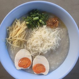 โจ๊กหมูเด้ง+เครื่องใน+ไข่เค็ม