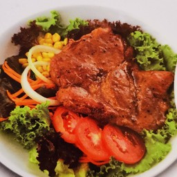 สลัดหมูกระเทียม