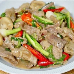 ผัดผักน้ำมันหอย เนื้อ