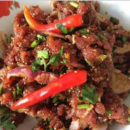 ก้อยเนื้อ ใส่มะนาวดิบ