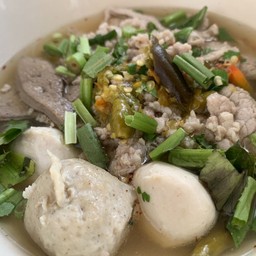 เส้นหมี่ต้มแซบ