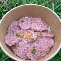 แหนมหมูผัดกระเทียมพริกไทย