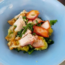 เกี๊ยวน้ำหมูแดง-หมูกรอบ