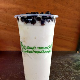 มะพร้าวปั่นนมสดไข่มุกดำ