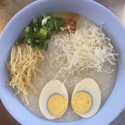 โจ๊กหมูเด้ง+เครื่องใน+ไข่ต้ม