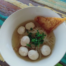 วุ้นเส้นลูกชิ้นน้ำใส