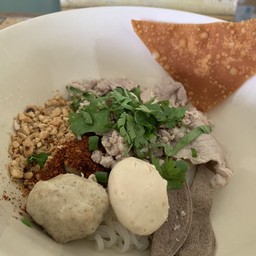 เล็กยำแห้ง