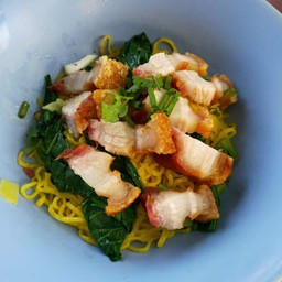 บะหมี่หมูกรอบ