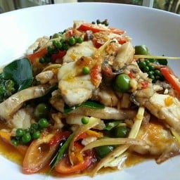 ผัดฉ่าเนื้อปลากะพง (ไม่ทอด)