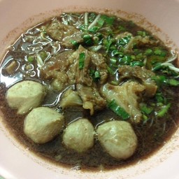 ก๋วยเตี๋ยวนำ้ตก